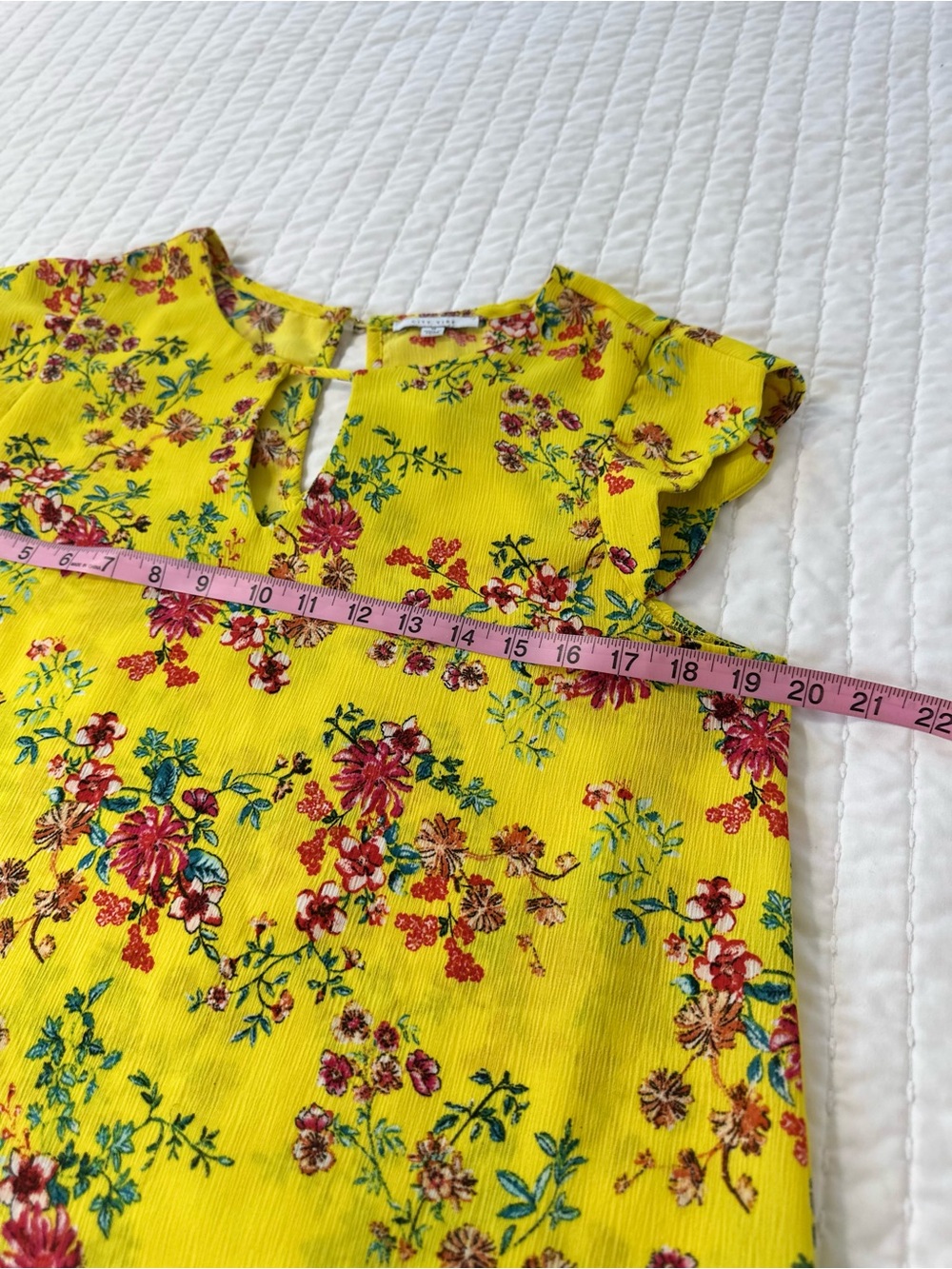 City Vibe Women’s M Yellow Floral Cap-Sleeve Blouse - Bright Yellow Floral Print - Picture 5 of 11